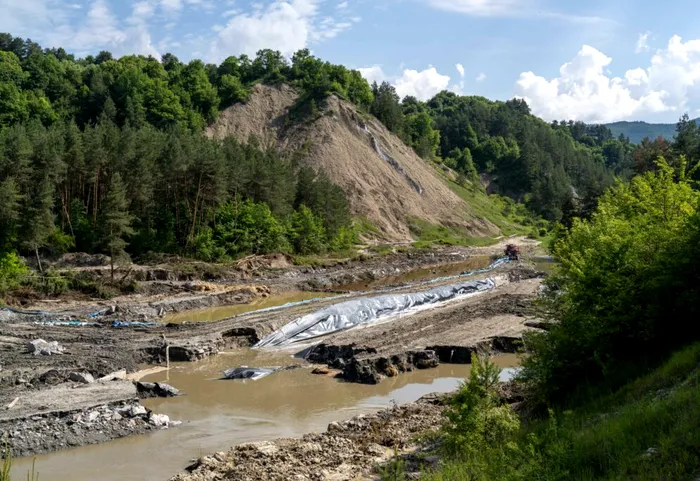 Starea de alertă a fost prelungită la Praid pentru încă 30 de zile. Autoritățile continuă măsurile de urgență pentru devierea pârâului Corund