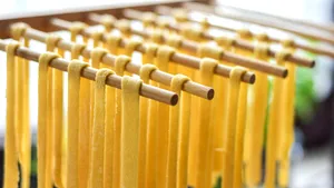 Secretul pastelor italiene făcute în jurul unui băț de lemn. Rețeta din Abruzzo păstrată până astăzi