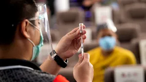 Ţara în care oamenii ar putea avea de ales între vaccin şi închisoare