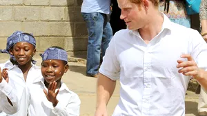 Prinţul Harry, într-o ipostază inedită: Ce activităţi a făcut alături de copii din Africa - FOTO, VIDEO