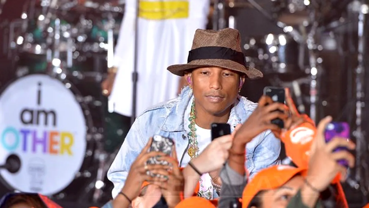 VIDEO Fericitul Pharrell Williams a devenit tată de tripleţi