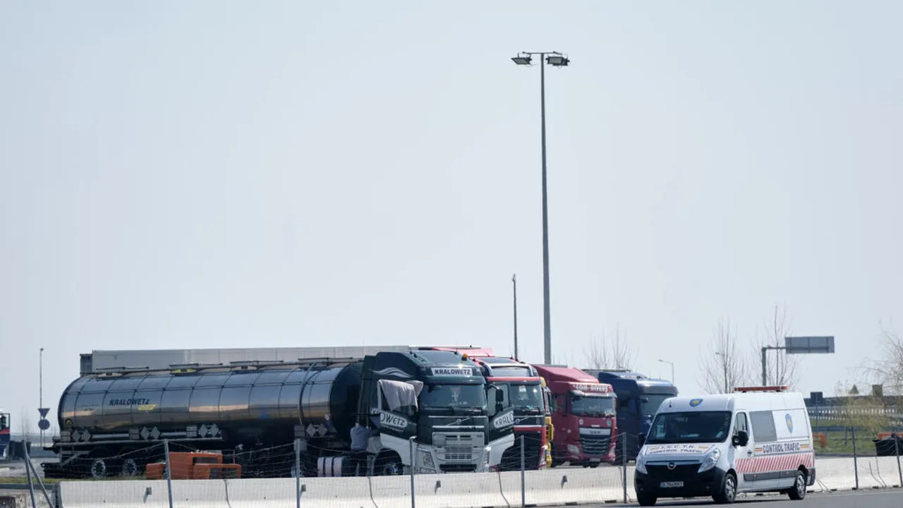 Trafic intens pentru camioane la mai multe puncte de frontieră în prima zi de Crăciun. Timpi de așteptare de până la două ore
