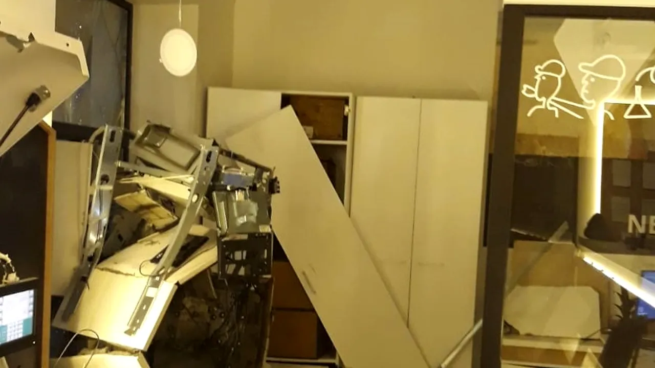 Spărgătorii de bancomate din Galaţi, care le-au jefuit după ce le-au aruncat în aer, prinşi de poliţişti în flagrant 
