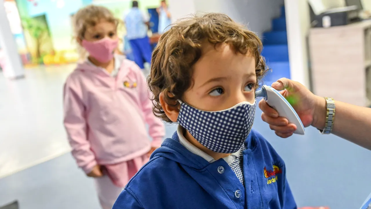 Temperatura corporală nu e un test relevant pentru coronavirus, spun specialiştii. Care sunt cele mai exacte termometre