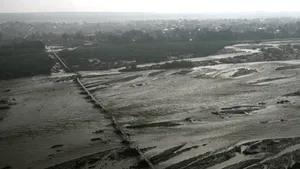 Localitatea Răchiteni, aproape în întregime sub ape (Video)