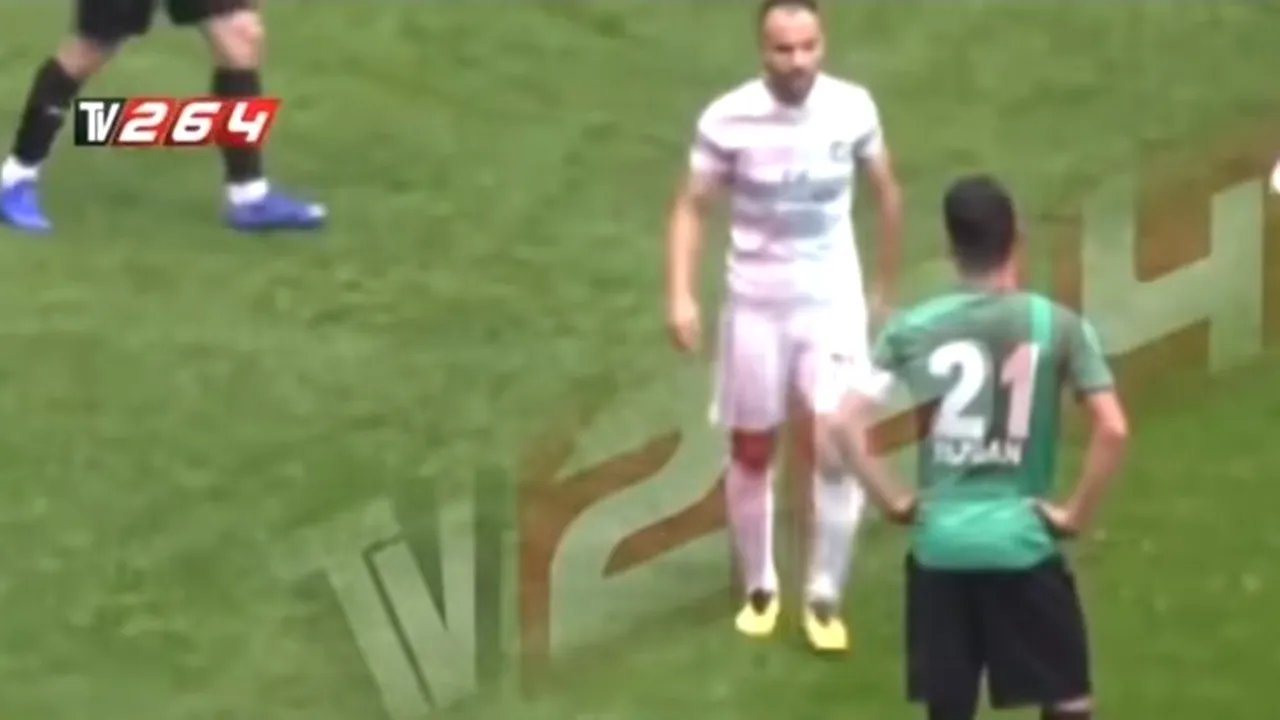 INCIDENT pe terenul de fotbal: un jucător din Turcia l-a tăiat cu lama pe un adversar | VIDEO