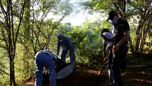 Peste 30 de cadavre şi 9 capete, găsite în gropi comune clandestine din Mexic