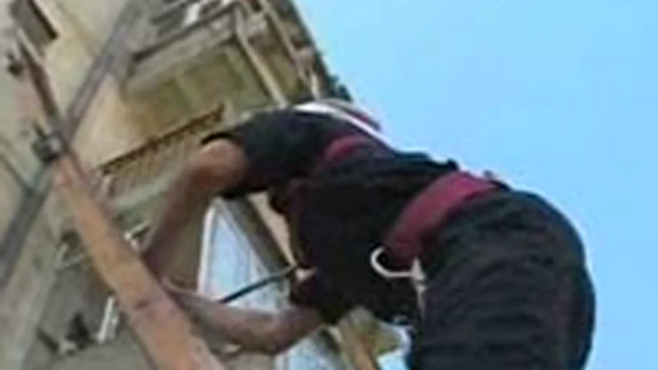 Un timişoarean este în comă după ce a căzut de la etajul doi (Video)