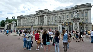 Doi bărbaţi care ar fi încercat să jefuiască Buckingham Palace au fost arestaţi la Londra