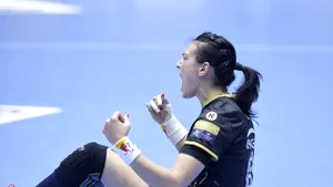 CSM Bucureşti câştigă categoric meciul cu formaţia Metz, 34-21, şi e ca şi calificată în Final Four-ul Ligii Campionilor