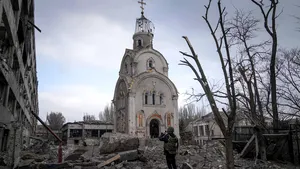Mariupol: bombe cad în oraş la fiecare 10 minute