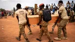 Armata şi miliţiile pro-guvernamentale din Burkina Faso au ucis peste 130 de civili