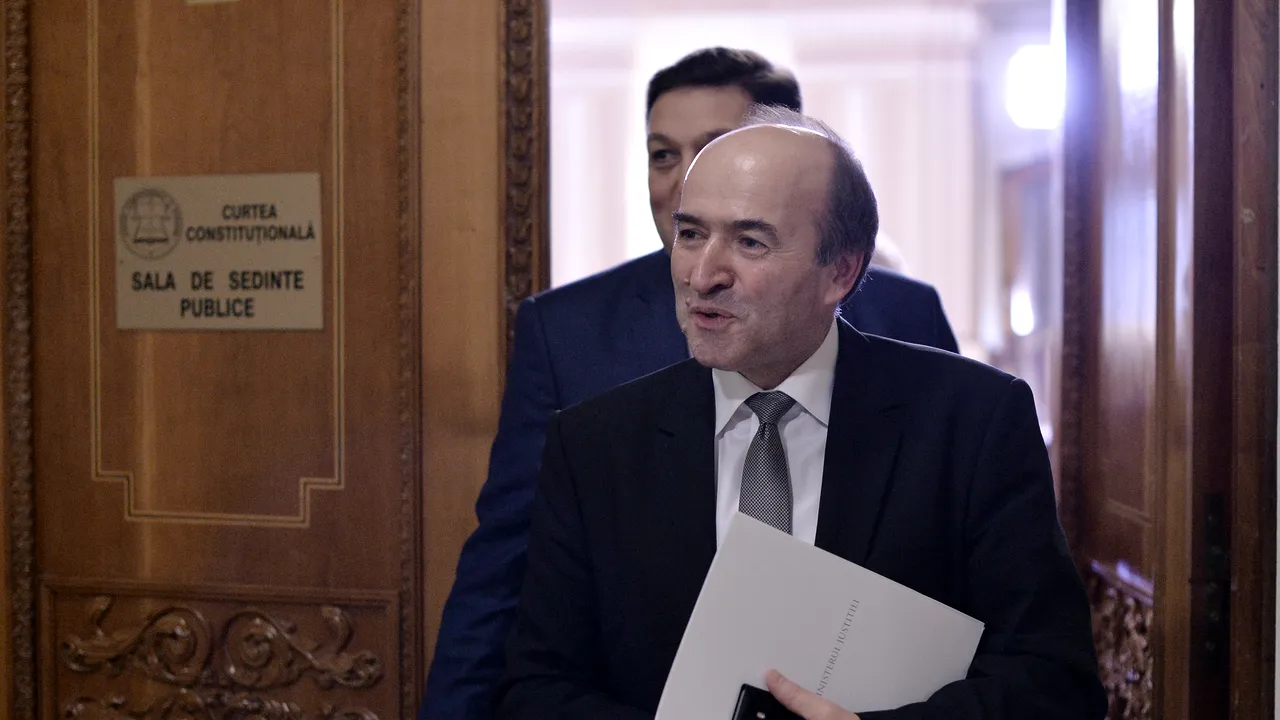CCR a amânat decizia asupra sesizărilor lui Dragnea şi Tăriceanu, privind posibilul conflict dintre Parlament şi Parchet, după refuzul de a fi transmis dosarul alegerilor din 2009