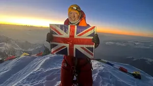 O britanică devine cea mai tânără femeie care escaladează cei mai înalţi 14 munţi din lume