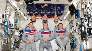 Sfaturile unui astronaut care a stat 526 zile în spaţiu pentru a-ţi uşura viaţa în carantină