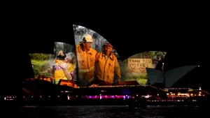 Imagini impresionante: Incendiile devastatoare din Australia, proiectate pe zidurile Operei din Sydney - VIDEO