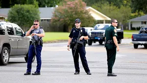 Atacul armat din Louisiana: Trei poliţişti din Baton Rouge au fost ucişi de un bărbat de culoare, fost veteran de război - VIDEO