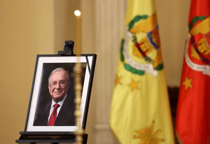 Live Text Funeraliile lui Ion Iliescu | Sicriul a fost depus la Palatul Cotroceni. Oficialii statului au adus omagii. Cetățenii pot prezenta condoleanțe la catafalc până la ora 18:00