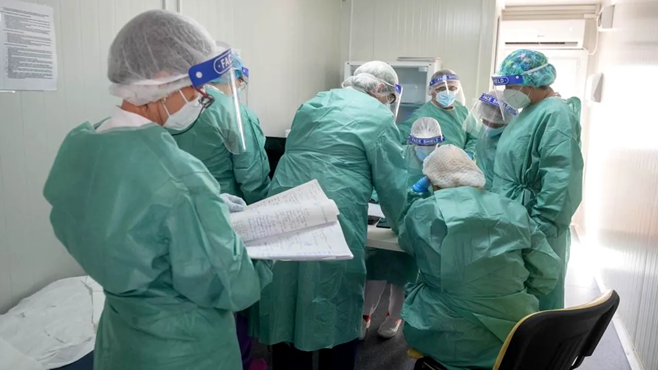 Salvarea medicilor din România. Sute de studenţi voluntari s-au înscris şi au fost repartizaţi în spitalele suport COVID-19