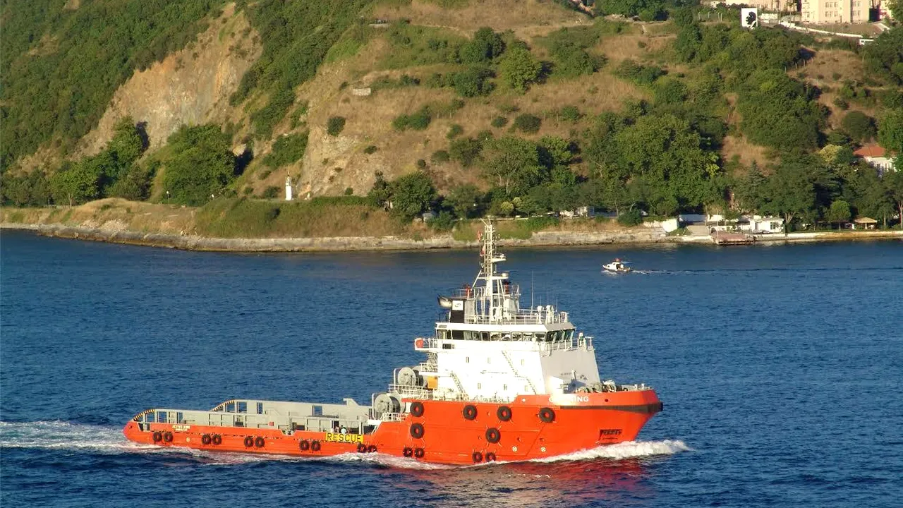 Nava cargo care plutea în derivă a fost adusă în Portul Constanţa 