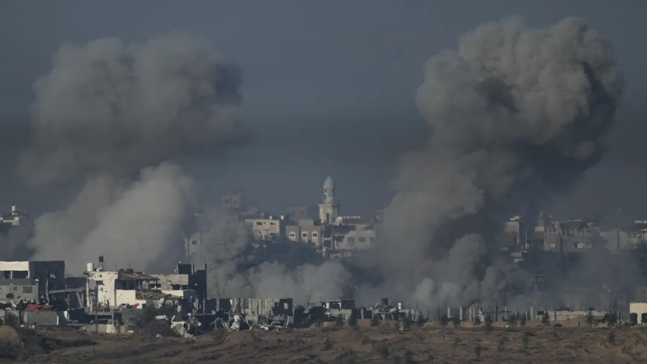 Războiul Israel - Hamas. Forţele israeliene şi-au extins ofensiva terestră în interiorul Fâşiei Gaza pentru a include cel de-al doilea oraş ca mărime / Netanyahu spune că armata israeliană trebuie să menţină controlul în Fâşia Gaza după război