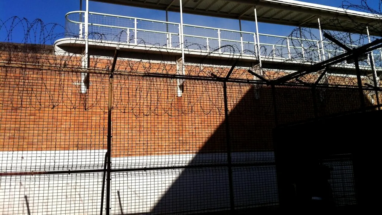 Scandal. Unui temut interlop român, aflat în închisoare în Scoția, i s-au oferit 1.500 de lire sterline pentru a accepta deportarea