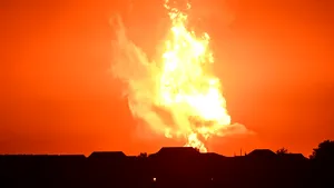 Explozie în larg la Marea Caspică. Autorităţile confirmă existenţa unui incendiu produs la una dintre platformele petroliere