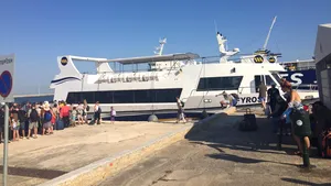 Turiştii blocaţi pe Insula Samothrakis. Ministrul de Externe anunţă câţi români au fost evacuaţi până acum