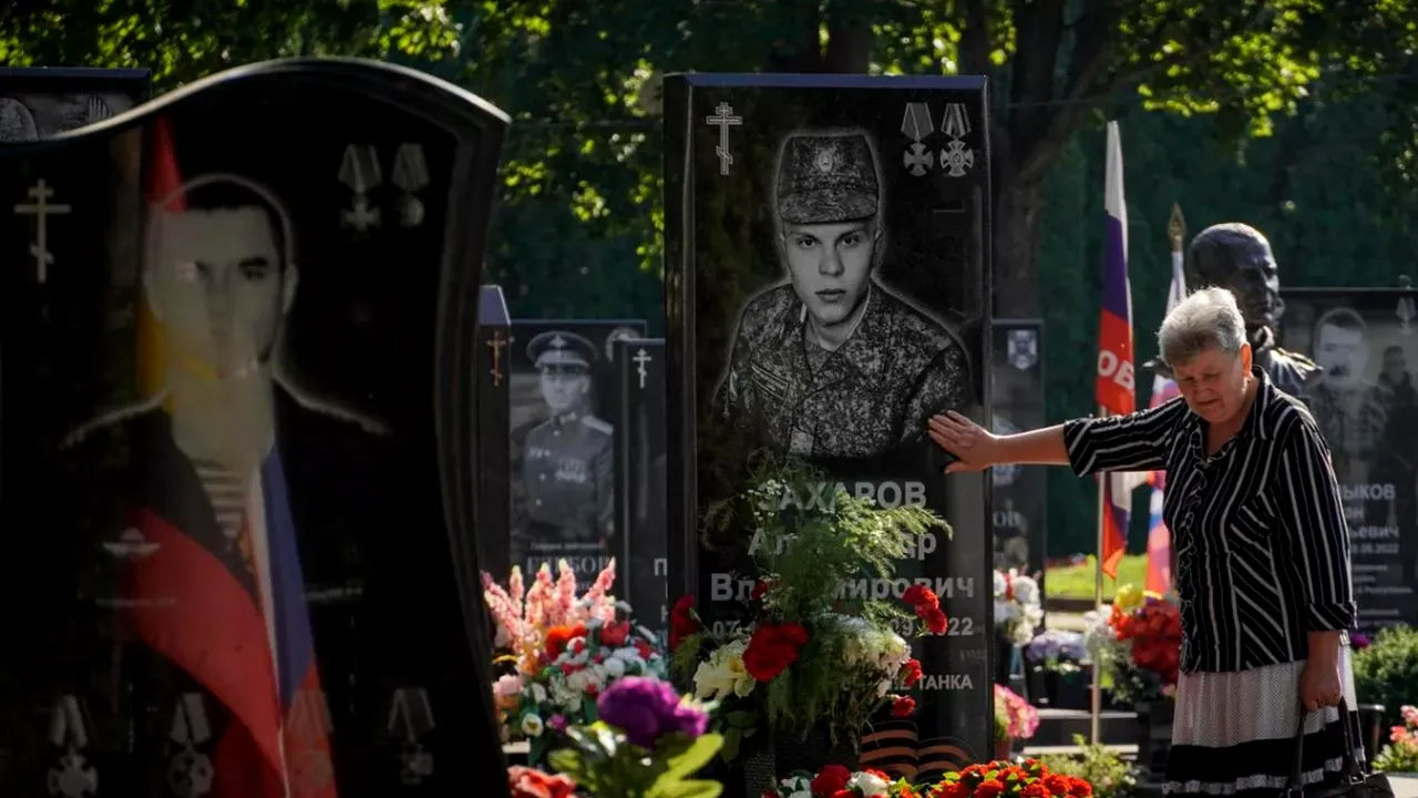 Războiul din Ucraina, ziua 908. Ucraina a distrus un alt pod în regiunea Kursk din Rusia / Ucrainenii: privăm inamicul de capacităţi logistice / Între timp, Moscova avansează în Donbas, unde ruşii pretind cucerirea unui sat strategic