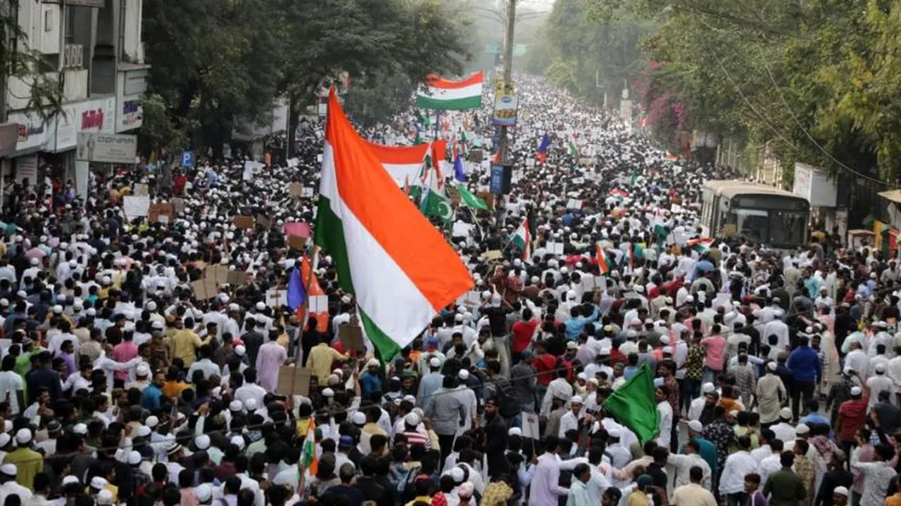 Bilanţul victimelor, în urma protestelor violente din India. Premierul Narendra Modia a convocat şedinţă de urgenţă. VIDEO 