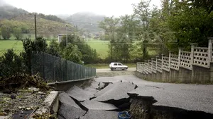 INUNDAŢII în Italia: Un cetăţean român a fost salvat cu elicopterul. Alţi doi români au fost surprinşi la furat într-o zonă afectată