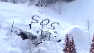 Ideea salvatoare a unui bărbat, rămas 3 săptămâni în sălbăticie după ce cabana lui a luat foc. VIDEO