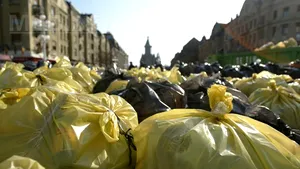 Comisia Europeană cere statelor membre reducerea utilizării pungilor de plastic subţiri