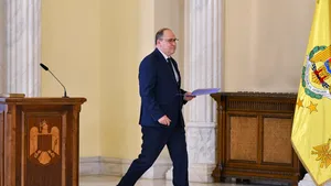 Mihai Dimian vrea plată suplimentară pentru profesorii care depășesc 40 de ore pe săptămână / Munca de acasă, inclusă în calcul