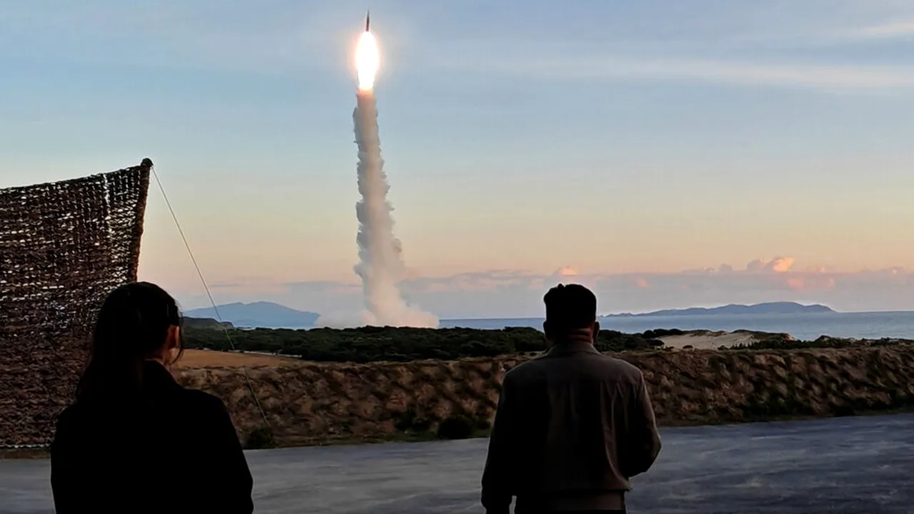 Kim Jong Un își dorește „superioritate absolută” în războiul cu drone. Liderul de la Phenian a observat teste pentru arme