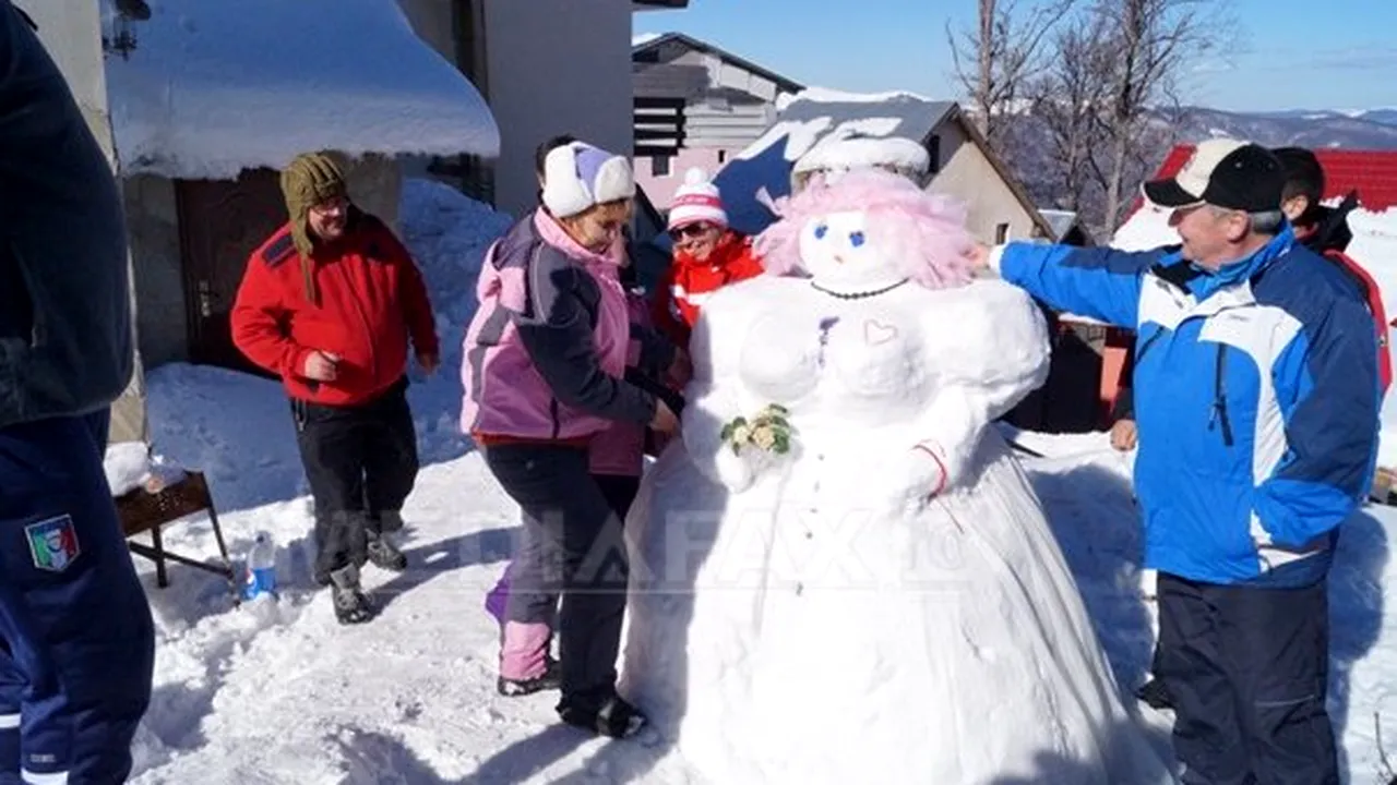 O cină romantică de Valentine's Day şi Udrea în arest, la Festivalul Oamenilor de Zăpadă din Straja - FOTO