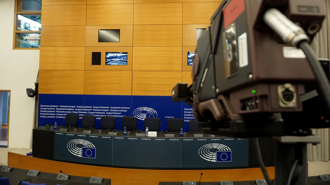 REZOLUŢIA Parlamentului European. În textul care va fi adoptat marţi este condamnată intervenţia jandarmeriei din 10 august. Cele 13 RECOMANDĂRI pentru România