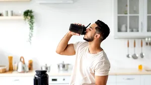 Cum alegi proteinele pentru creşterea masei musculare: 4 sfaturi