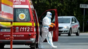 Cum s-a schimbat comportamentul bolnavilor COVID şi câţi sună la 112. Ce spun specialiştii