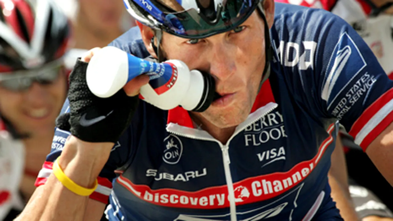 Lance Armstrong se pregăteşte să revină în competiţii