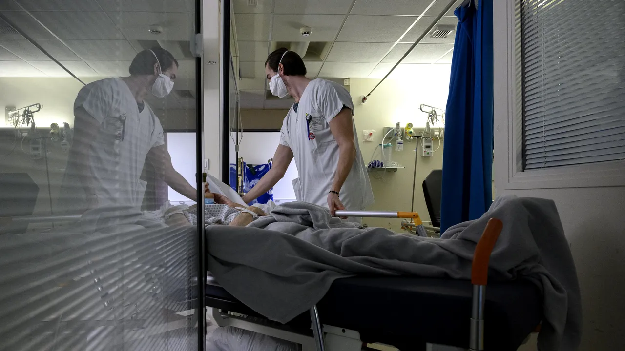 Numărul asistentelor medicale la nivel global este în scădere. Deficitul se va accentua pe măsură ce pandemia intră în al treilea an