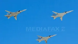 Bombardiere strategice ruse TU-22M3 au patrulat deasupra Mării Negre, escortate de avioane de vânătoare