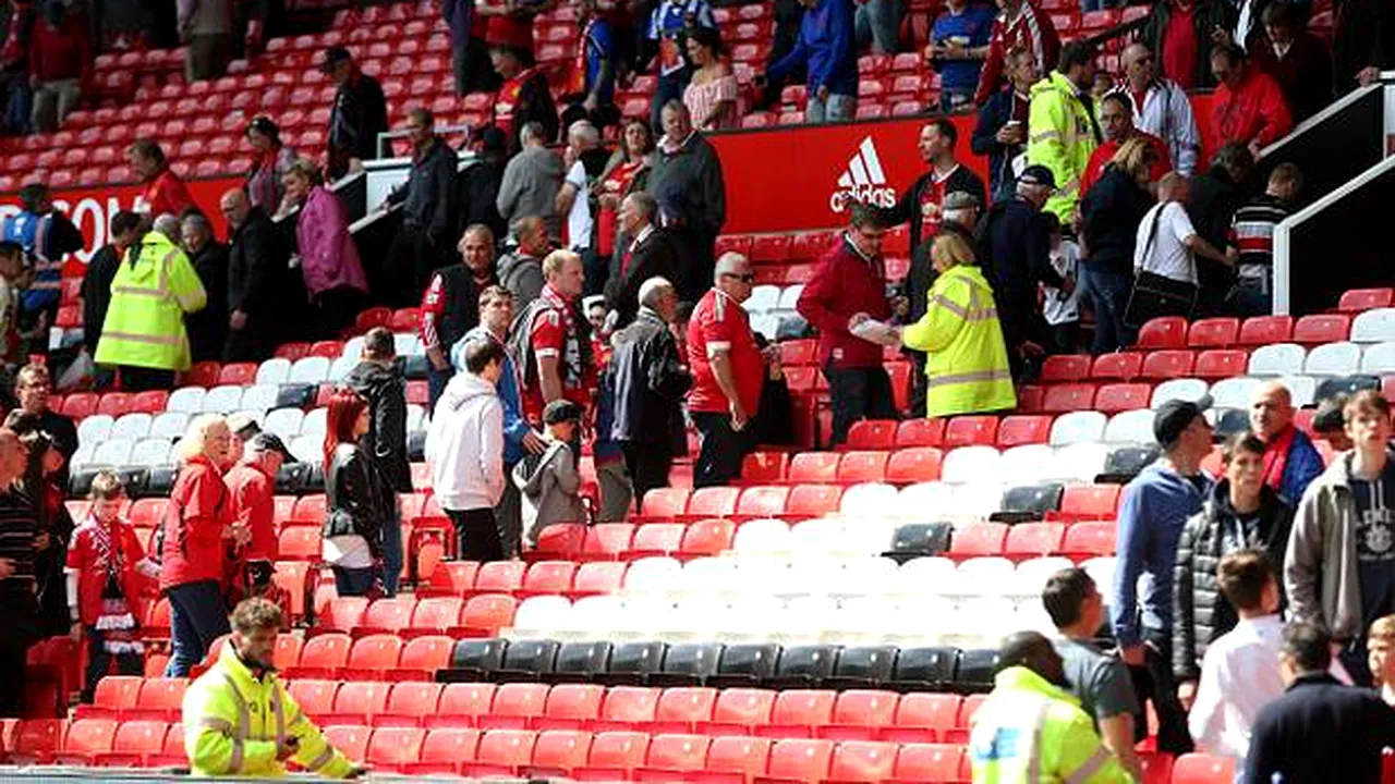Explozie pe Old Trafford, înaintea meciului Manchester United - Bournemouth. 20.000 de oameni au fost evacuaţi. Un pachet suspect, găsit pe stadion. Obiectul nu era bombă - VIDEO