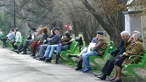 Populaţia României a continuat să scadă