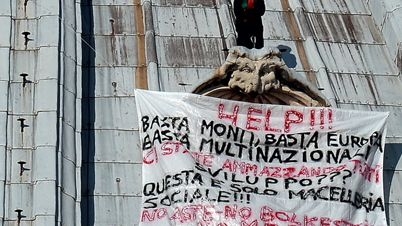 Un antreprenor disperat s-a instalat pe cupola bazilicii Sfântul Petru din Vatican