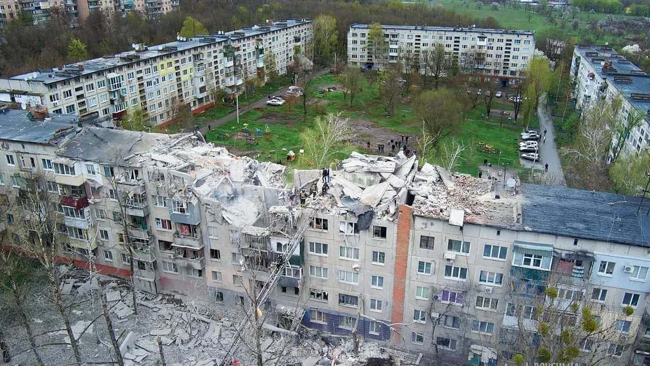 Războiul din Ucraina, ziua 415. Atac cu rachete asupra oraşului Sloviansk: Creşte bilanţul morţilor / Ucrainenii se retrag ordonat din Bahmut / Americanii au prins „cârtiţa”: are doar 21 de ani / Chinezii de la Xiaomi au vândut tot mai multe telefoane în Rusia. Poziţia companiei acuzată că face jocul Moscovei