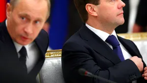 Popularitatea lui Dmitri Medvedev şi cea a lui Vladimir Putin au atins un maxim istoric