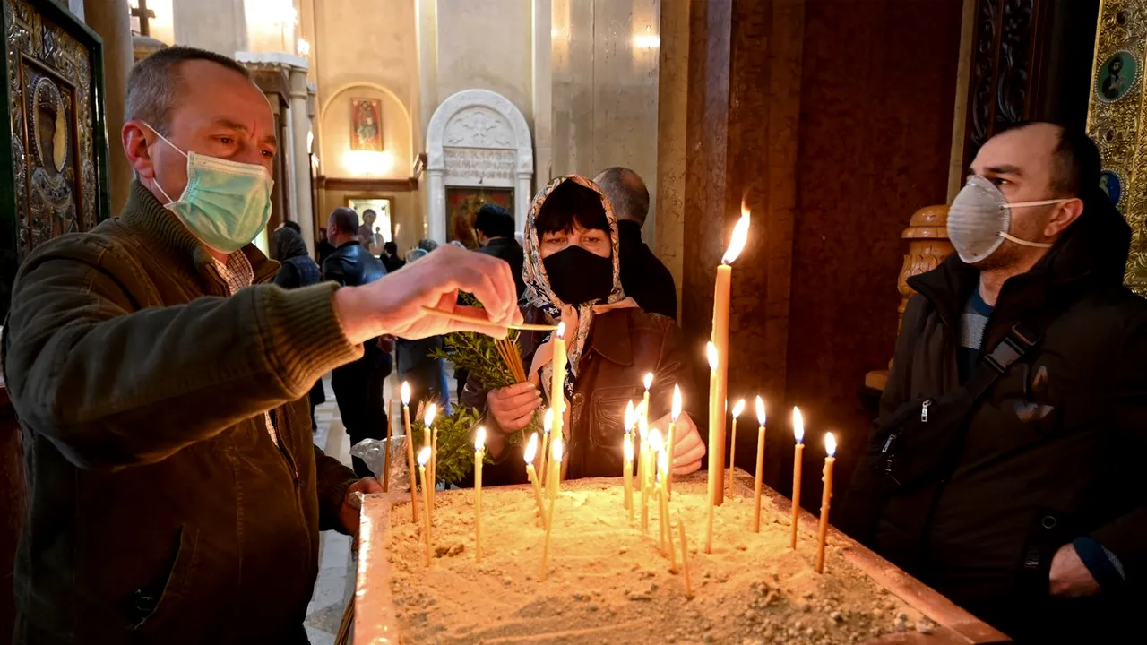 Ţara în care Biserica Ortodoxă ignoră complet starea de carantină şi îi cheamă pe credincioşi la slujba de Înviere. Autorităţile se tem