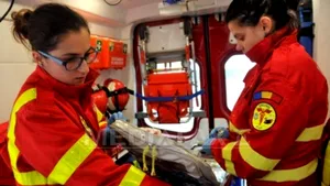 ACCIDENTUL AVIATIC din Apuseni: Două fete paramedic voluntar la SMURD, primele ajunse la răniţi după ore întregi prin zăpadă - FOTO
