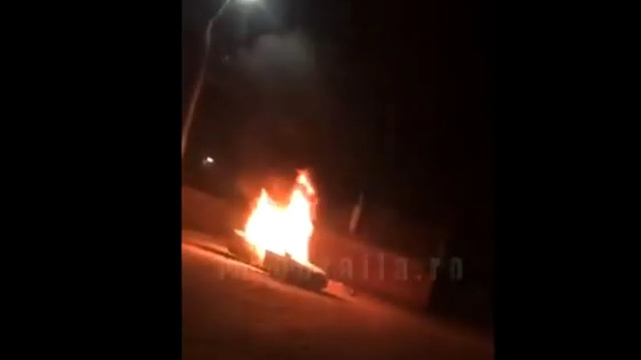VIDEO: Un tânăr din Brăila şi-a incendiat maşina şi a transmis live pe Facebook: M-am plictisit de ea